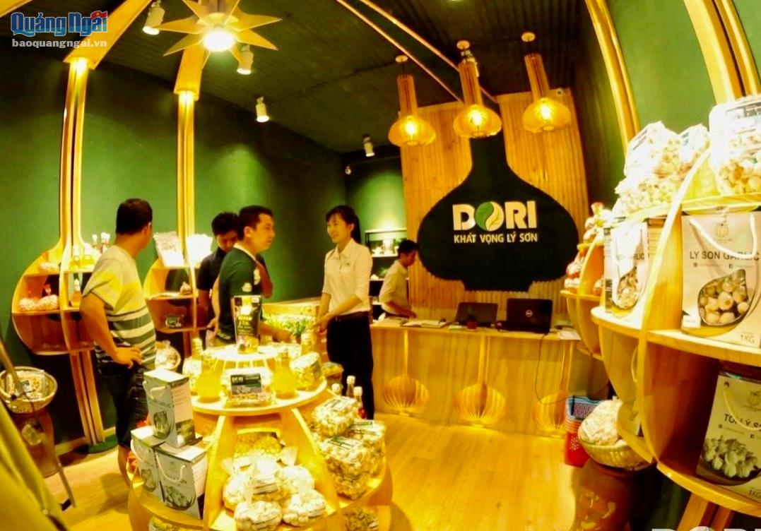 Cửa hàng giới thiệu, bán sản phẩm hành, tỏi Lý Sơn của Công ty CP Dori.