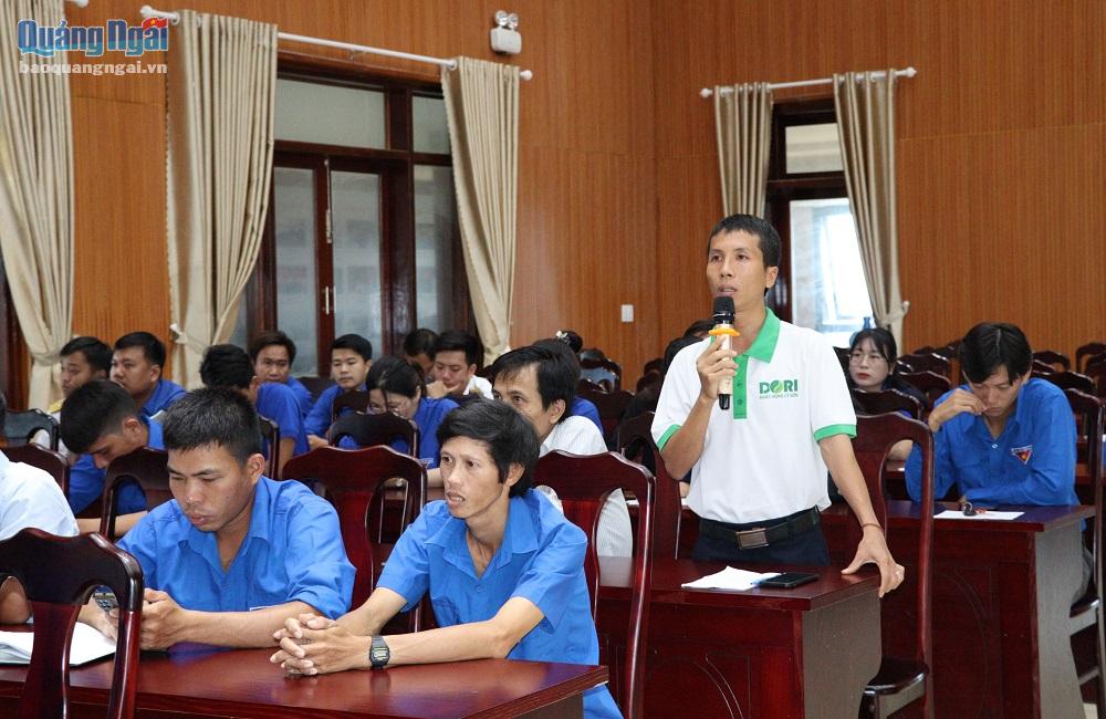 Tuổi trẻ Lý Sơn đề xuất với lãnh đạo huyện Lý Sơn nhiều giải pháp phát triển du lịch bền vững.