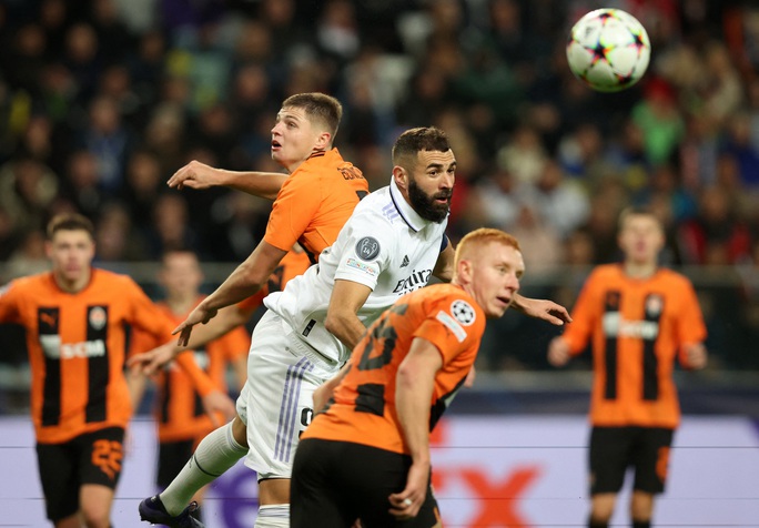 Real Madrid chia điểm nghẹt thở Shakhtar Donetsk