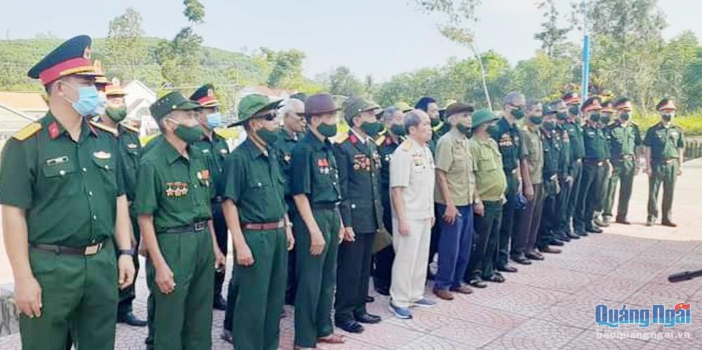 Các cựu chiến binh Trung đoàn 21, Sư đoàn 2 thăm chiến trường xưa tại Quảng Ngãi.