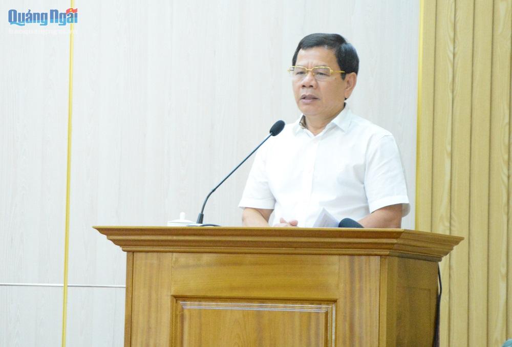 Chủ tịch UBND tỉnh Đặng Văn Minh phát biểu chỉ đạo cuộc họp.