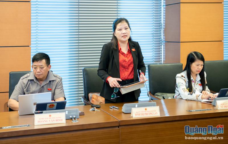 Phó Chủ tịch Hội đồng Dân tộc của Quốc hội Đinh Thị Phương Lan phát biểu thảo luận. Ảnh: PV
