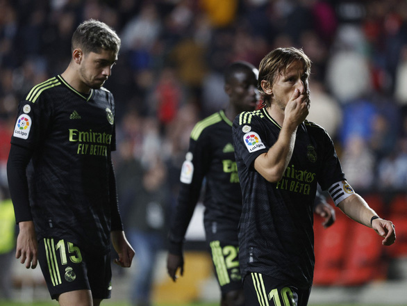 Real Madrid thi đấu dưới sức khi gặp Rayo Vallecano - Ảnh: REUTERS