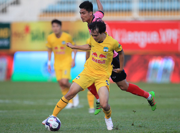 Giá như dứt điểm quyết đoán hơn ở cuối trận, Văn Toàn đã có bàn thắng cho Hoàng Anh Gia Lai vào lưới Hồng Lĩnh Hà Tĩnh - Ảnh: ANH TRẦN