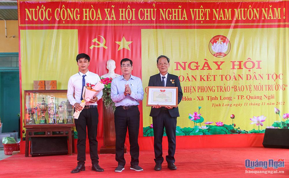 Trao tặng Bằng khen của Ủy ban MTTQ Việt Nam tỉnh cho 