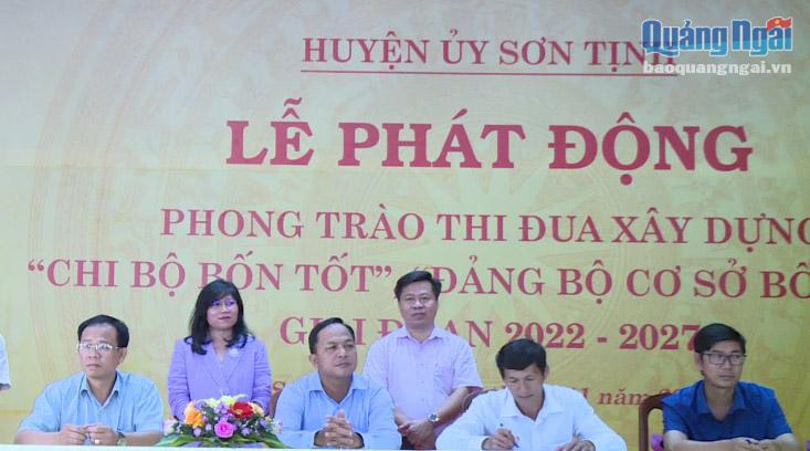 đại diện 55 chi, đảng bộ trực thuộc Huyện ủy Sơn Tịnh đã ký kết giao ước thi đua