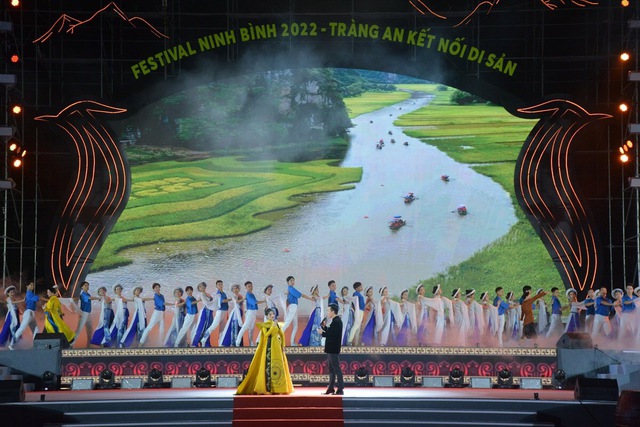 Nhiều tiết mục văn hoá, nghệ thuật đặc sắc được trình diễn trong lễ khai mạc "Festival Ninh Bình 2022 - Tràng An kết nối di sản" - Ảnh: VGP