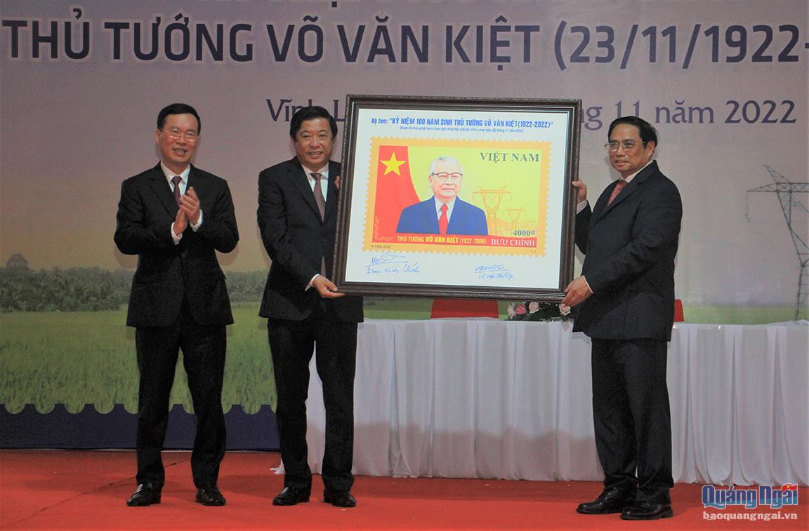 Phát hành bộ tem bưu chính Kỷ niệm 100 năm Ngày sinh Thủ tướng Chính phủ Võ Văn Kiệt (1922 - 2022)