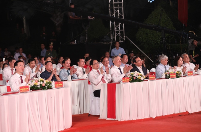 Thủ tướng Phạm Minh Chính và các đại biểu dự Chương trình nghệ thuật “Dấu ấn Võ Văn Kiệt”. Ảnh: Dương Giang-TTXVN