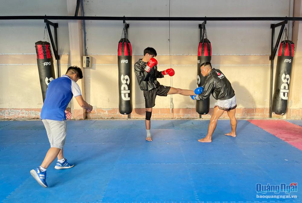 Các vận động viên Kickboxing đang tập luyện để tham gia Đại hội Thể thao toàn quốc năm 2022. Ảnh: Trí phong