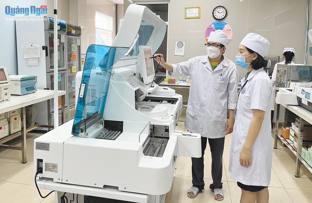 Quỹ từ thiện xã hội Hàn Quốc và Doosan Vina tài trợ thiết bị y tế cho Bệnh viện Đa khoa tỉnh.                                                                           Ảnh: A.Nguyệt