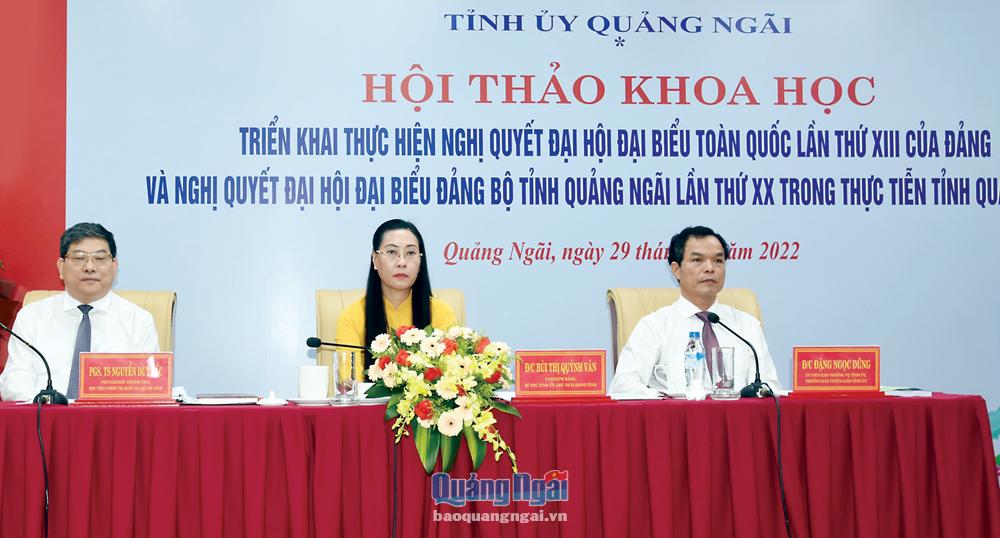 Các đồng chí chủ trì hội thảo.   