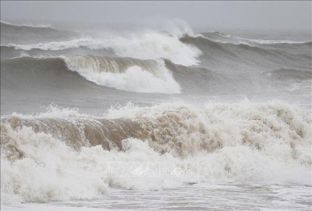 Vùng biển Quảng Ngãi có mưa, gió giật cấp 8, biển động mạnh