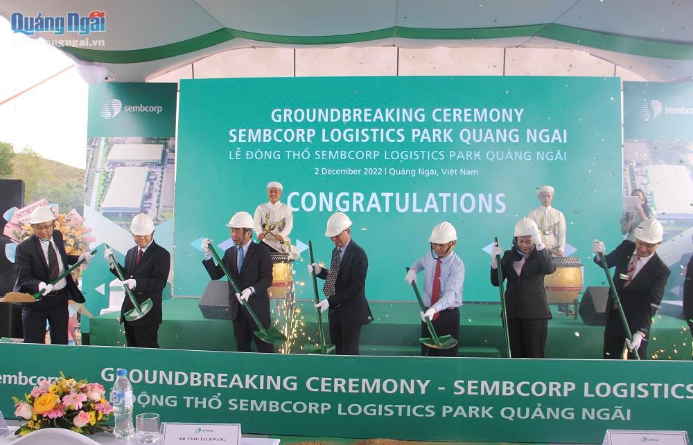 Nghi thức khởi công dự án Trung tâm Kho vận Sembcorp Quảng Ngãi.