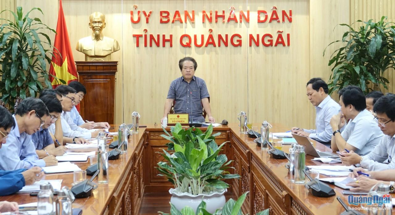 Phó Chủ tịch UBND tỉnh Võ Phiên chủ trì cuộc họp.