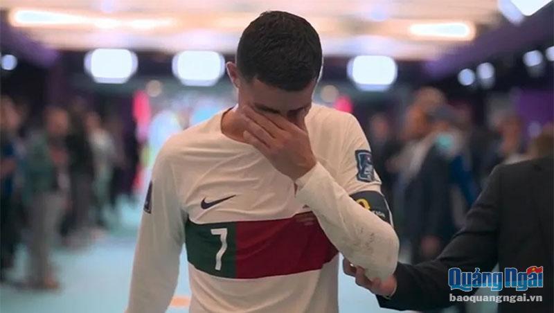 Cristiano Ronaldo đã khóc sau trận thua đội tuyển Ma Rốc.