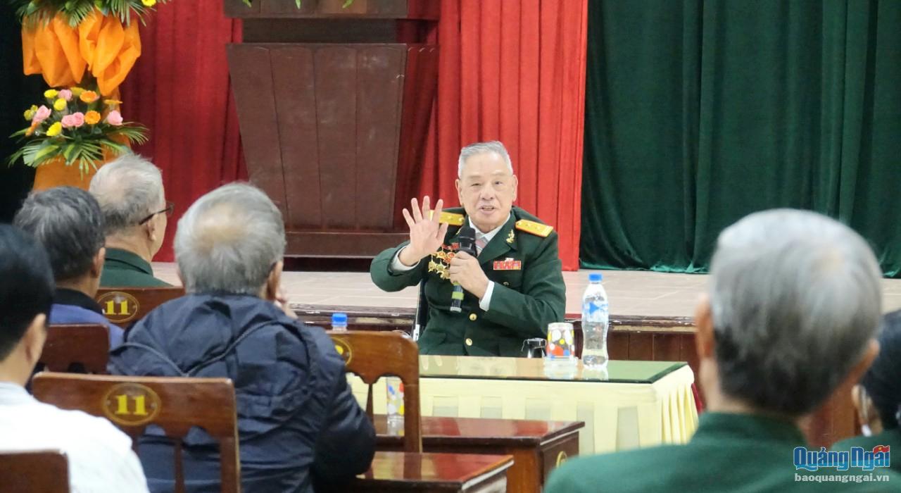 Trung tá Nguyễn Nhật Thăng, nguyên Tiểu đoàn trưởng giai đoạn 1969 - 1973 chia sẻ tại buổi gặp mặt.