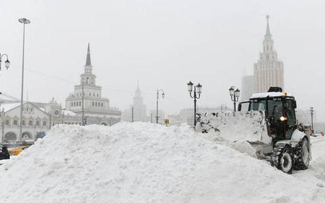 Giao thông tại Moscow tê liệt vì tuyết rơi kỷ lục