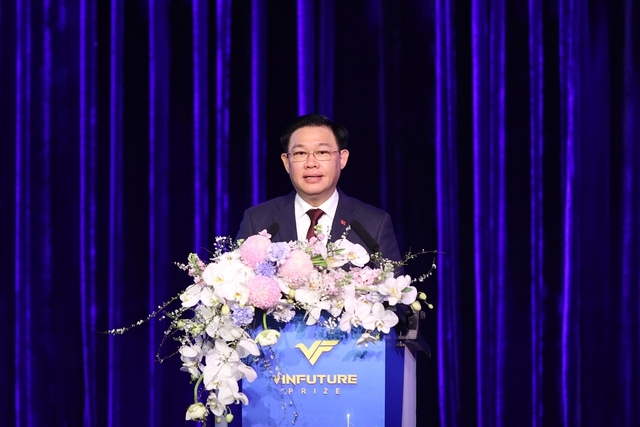 Chủ tịch Quốc hội Vương Đình Huệ cho rằng: VinFuture là nhịp cầu để các nhà nghiên cứu, phát minh trên toàn cầu hiện thực hoá những khát vọng khoa học để phụng sự nhân loại