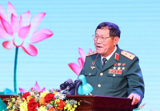 Trung tướng, Anh hùng lực lượng vũ trang nhân dân Phạm Tuân phát biểu tại lễ kỷ niệm - Ảnh: VGP/Gia Huy
