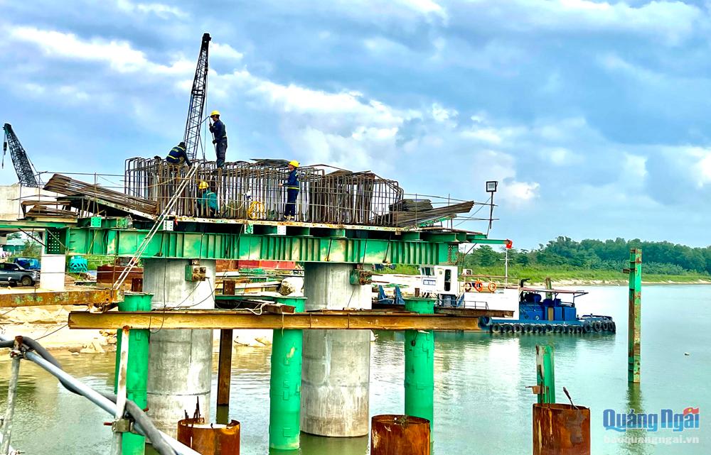 Dự án đường ven biển Dung Quất - Sa Huỳnh: Đẩy nhanh tiến độ thi công
