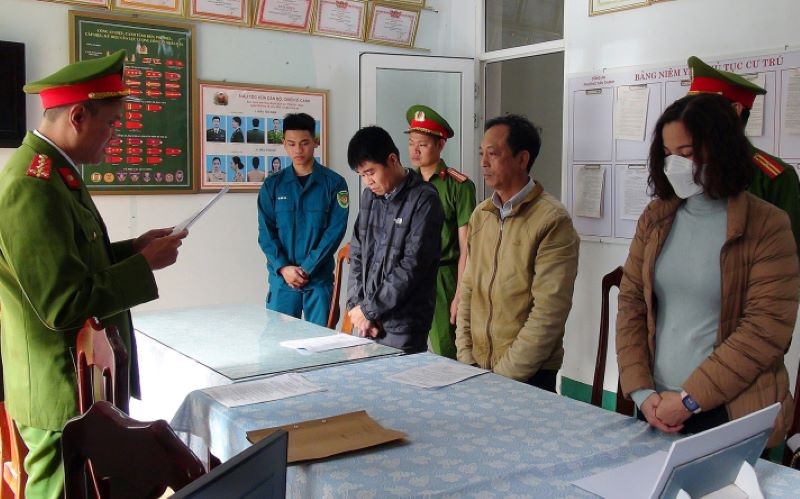 Quảng Nam bắt tạm giam 3 đối tượng đưa và nhận hối lộ hơn 1,5 tỷ đồng