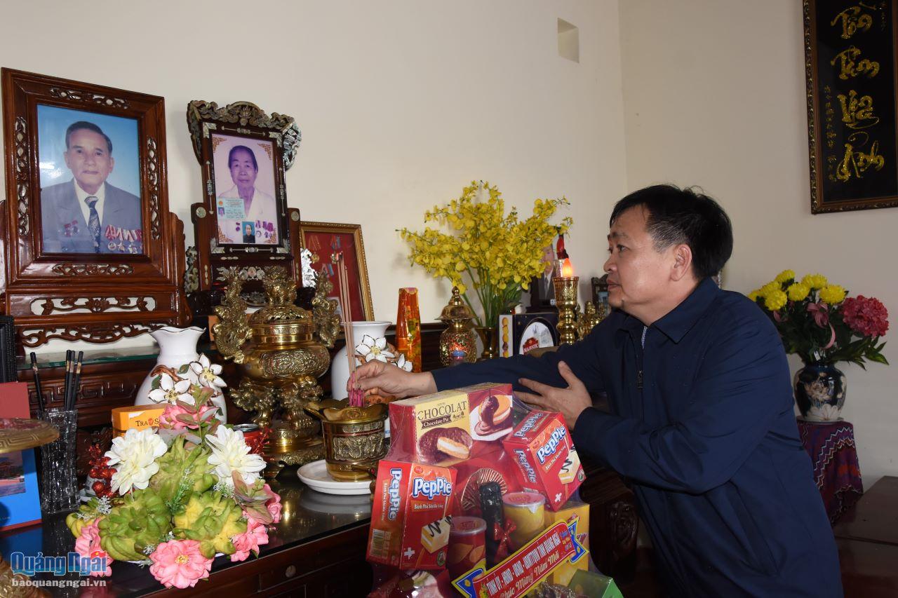 Phó Chủ tịch Thường trực HĐND tỉnh Nguyễn Cao Phúc thăm, tặng quà Tết cho các gia đình chính sách