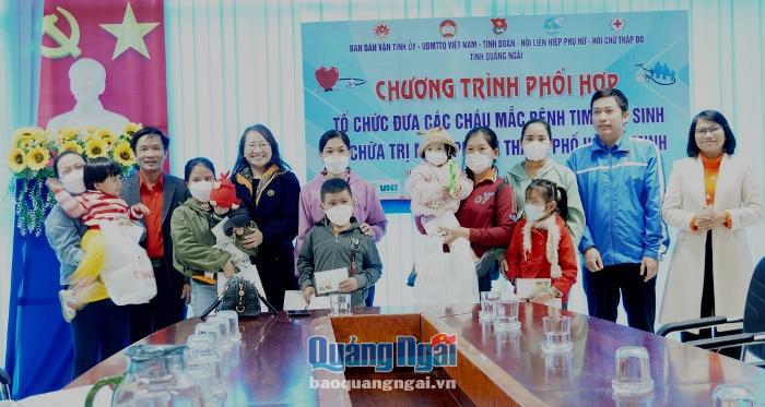 Đưa trẻ em mắc bệnh tim bẩm sinh đi TP.Hồ Chí Minh điều trị miễn phí