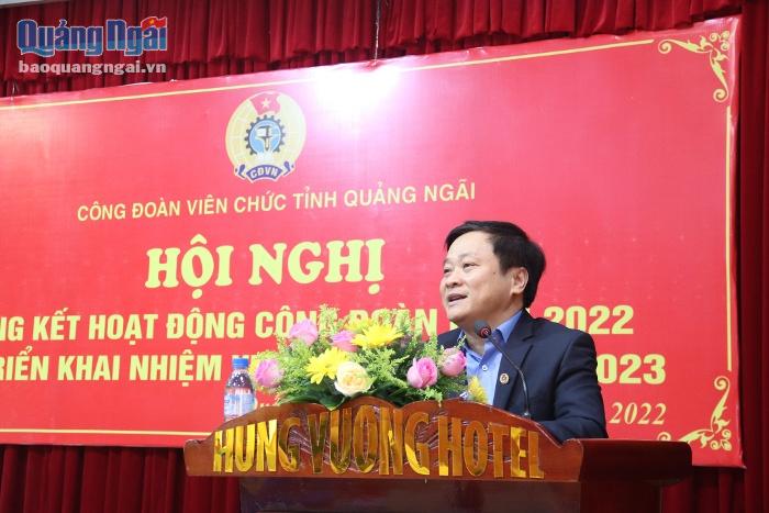 Chủ tịch Liên đoàn Lao động tỉnh Nguyễn Phúc Nhân phát biểu tại hội nghị. 