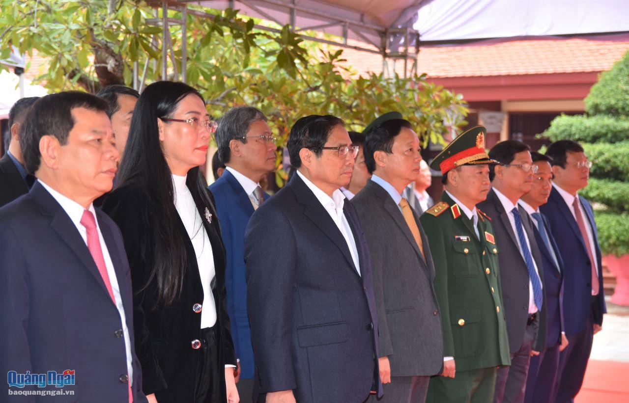 Thủ tướng Chính phủ Phạm Minh Chính dâng hương tưởng nhớ Thủ tướng Phạm Văn Đồng