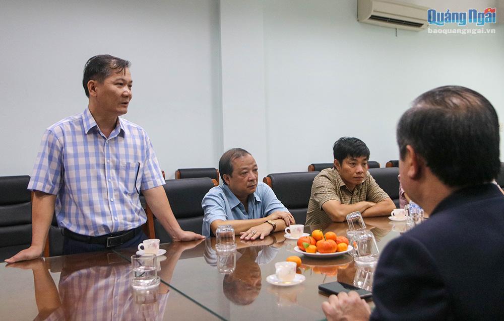 Tổng Biên tập Báo Quảng Ngãi Nguyễn Phú Đức cảm ơn sự quan tâm sâu sát của lãnh đạo tỉnh với Báo Quảng Ngãi
