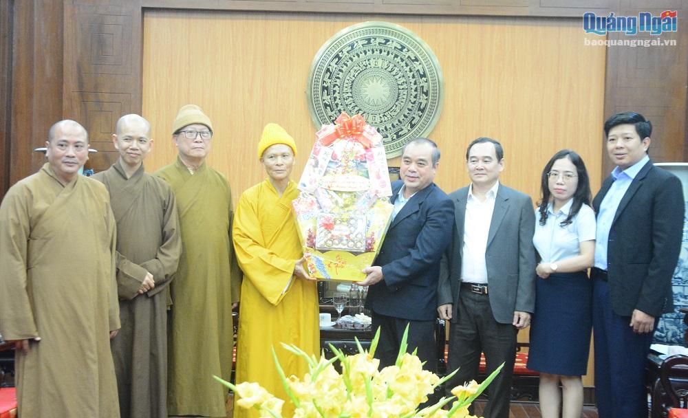 Ban Trị sự Giáo hội Phật giáo Việt Nam tỉnh thăm, chúc Tết lãnh đạo tỉnh.