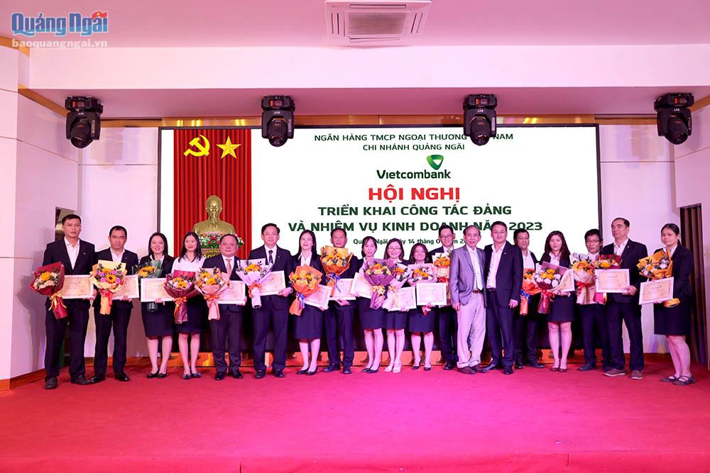 Vietcombank Quảng Ngãi triển khai công tác Đảng nhiệm vụ kinh doanh năm 2023