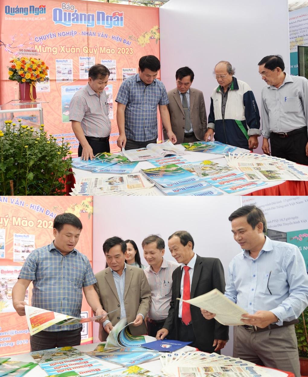 Phó Bí thư Thường trực Tỉnh ủy, Trưởng đoàn ĐBQH tỉnh Đặng Ngọc Huy tham quan gian trưng bày báo Quảng Ngãi tại hội báo xuân.