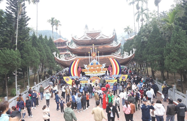 Khai hội chùa Hương năm 2023