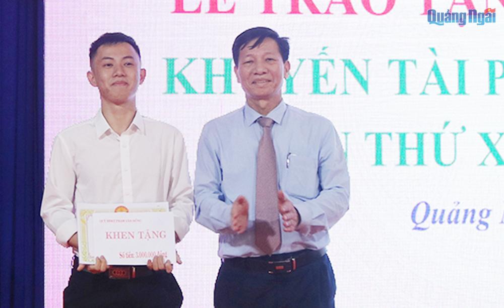 Nguyễn Khắc Tản Đà vinh dự nhận học bổng Khuyến tài Phạm Văn Đồng lần thứ XVII, năm 2023.