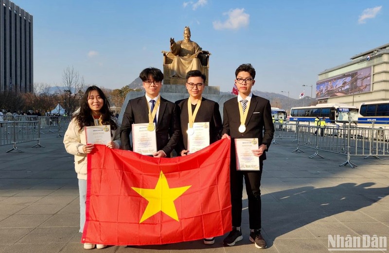 4 học sinh của Trường Trung học phổ thông chuyên Lê Hồng Phong (Nam Định) giành Huy chương Vàng tại WICO 2023, tổ chức ở Hàn Quốc.