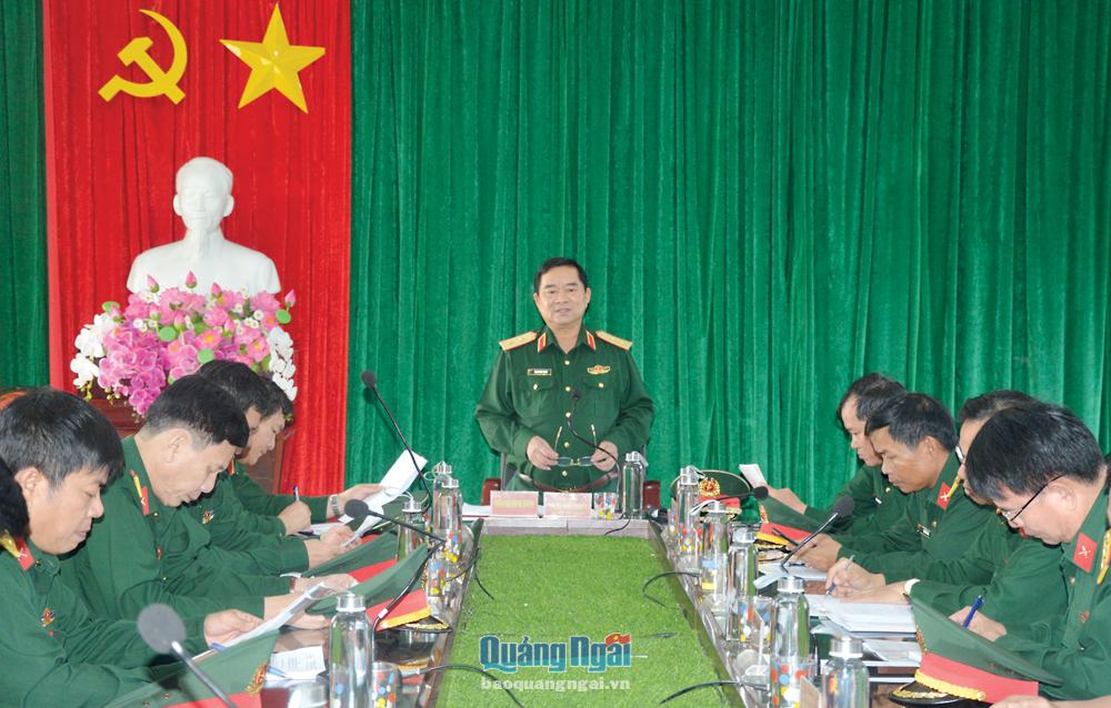 Trung tướng Trịnh Đình Thạch - Chính ủy Quân khu 5: Kiểm tra công tác giao, nhận quân tại Quảng Ngãi