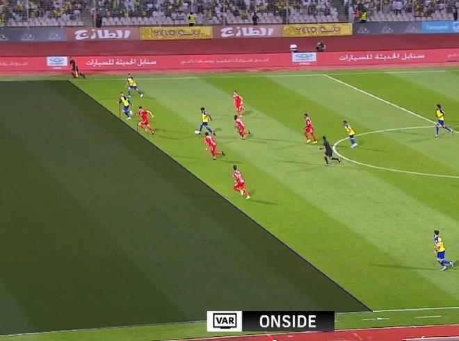 VAR công nhận bàn thắng thứ 2 của Ronaldo.