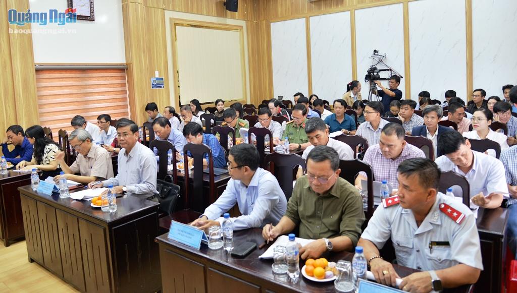 Các đại biểu tham dự buổi họp báo.
