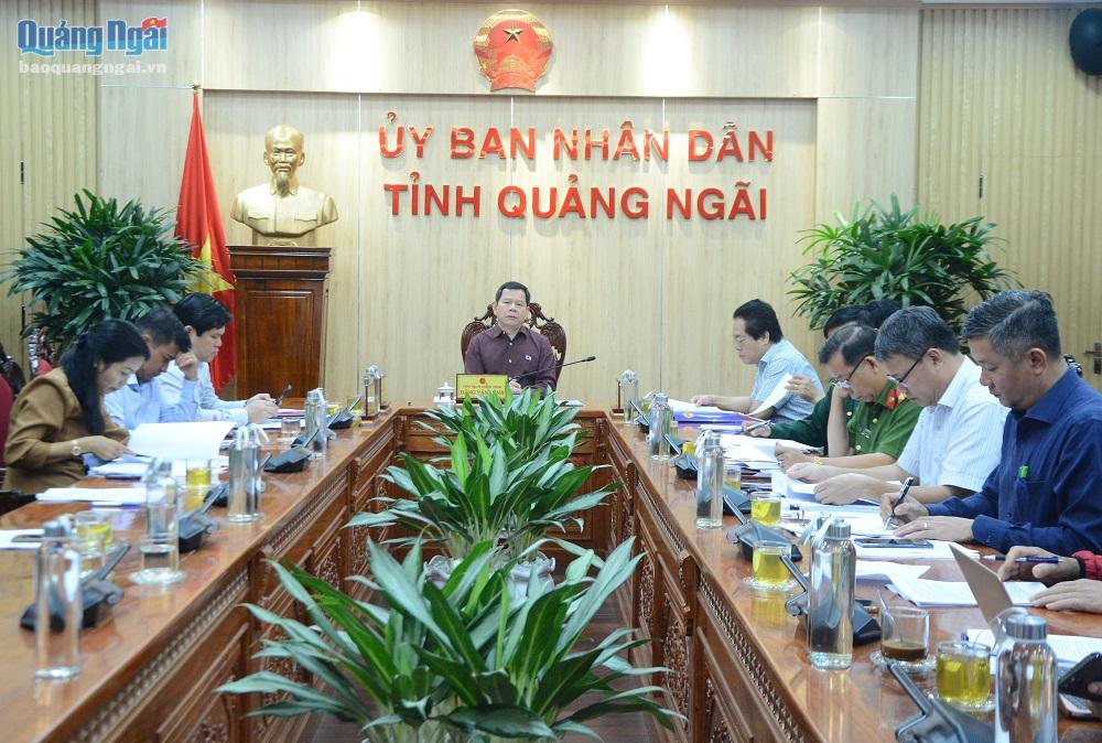 Chủ tịch UBND tỉnh Đặng Văn Minh chủ trì hội nghị tại điểm cầu Quảng Ngãi.