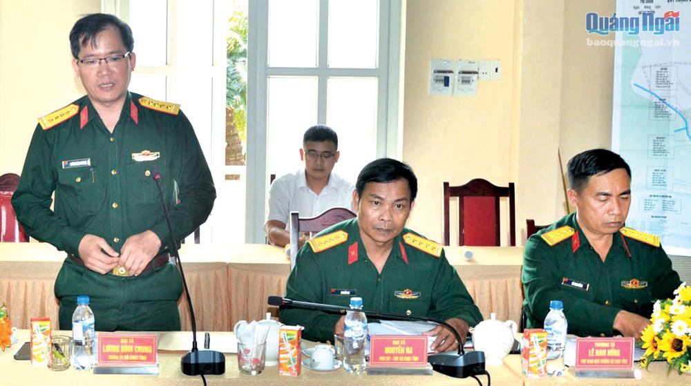 Ban Thường vụ Đảng ủy Quân sự tỉnh làm việc với Ban Thường vụ Huyện ủy Sơn Tịnh về diễn tập khu vực phòng thủ huyện năm 2023.                           Ảnh: PV
