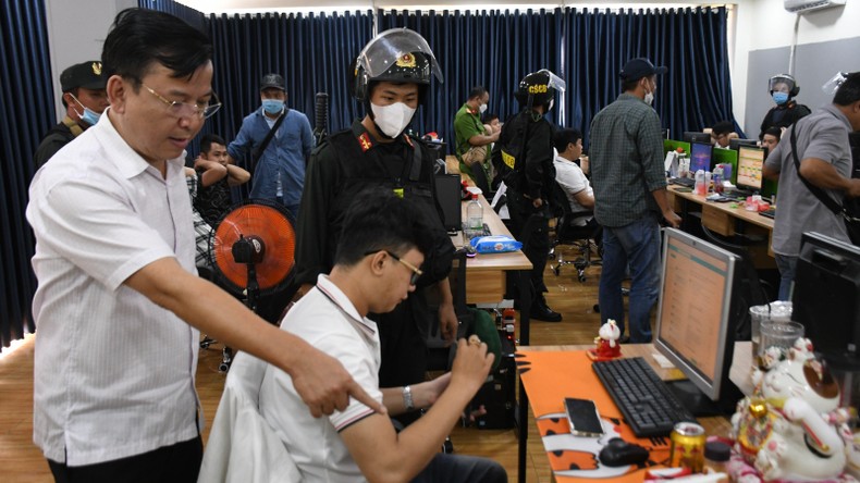 Đại tá Nguyễn Văn Lộc, Phó Giám đốc Công an tỉnh Tiền Giang, Trưởng Ban chuyên án chỉ đạo các lực lượng làm nhiệm vụ. (Ảnh: Trọng Tín).