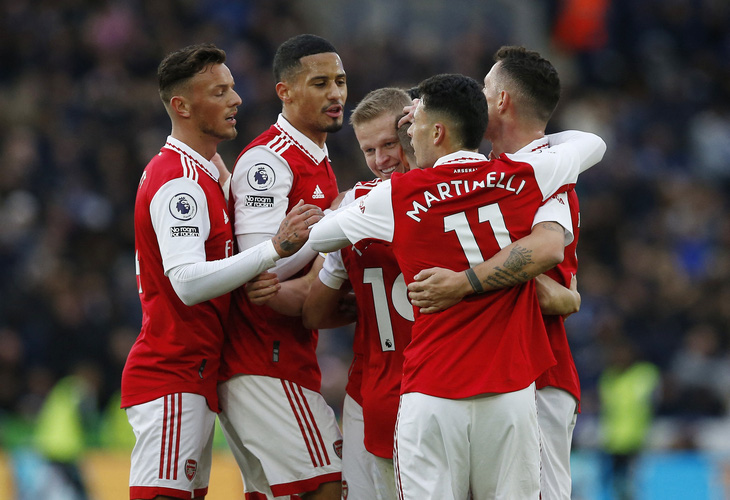 Niềm vui của các cầu thủ Arsenal sau khi ghi bàn vào lưới Leicester - Ảnh: REUTERS