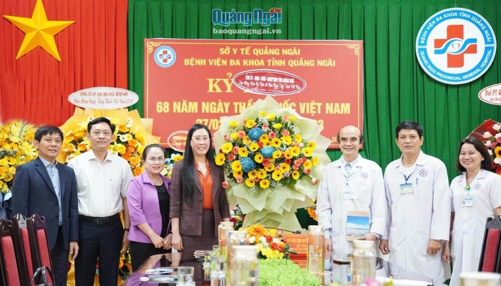 Bí thư Tỉnh ủy Bùi Thị Quỳnh Vân thăm và chúc mừng cơ sở y tế nhân Ngày Thầy thuốc Việt Nam