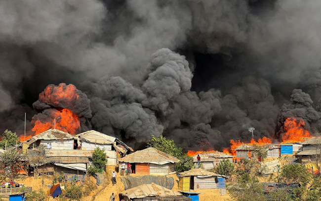 Hàng nghìn người mất nhà cửa sau vụ cháy dữ dội ở trại tị nạn Rohingya Bangladesh