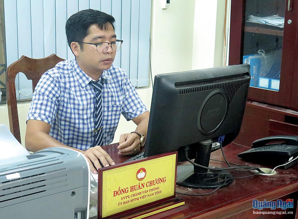 Chánh Văn phòng Ủy ban MTTQ Việt Nam tỉnh Đồng Huân Chương xử lý công việc tại cơ quan. 