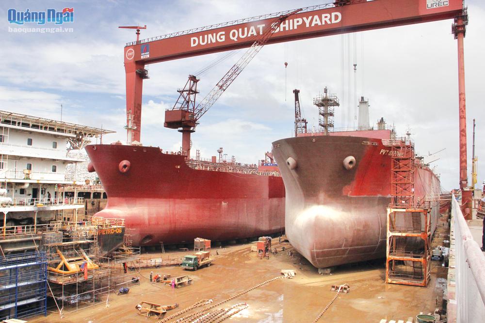 Hoạt động sản xuất tại Công ty Công nghiệp tàu thủy Dung Quất.  ẢNH: P.D