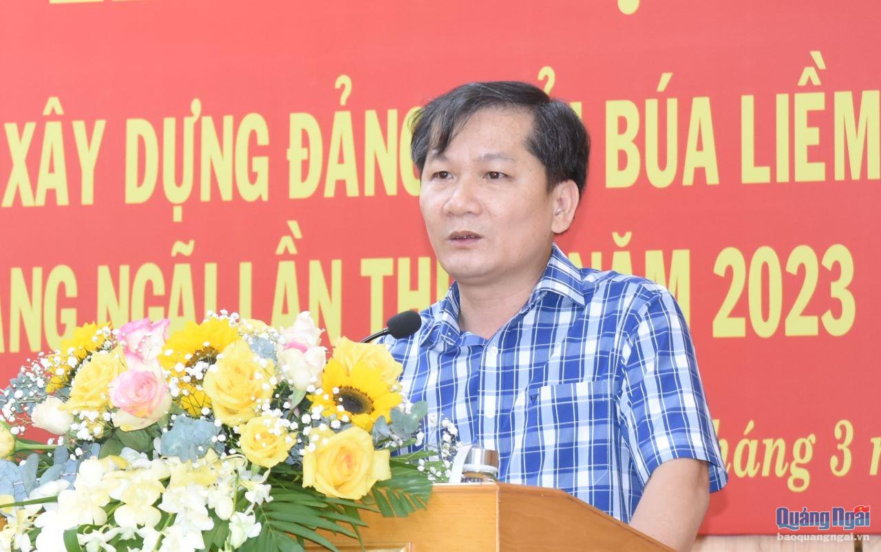 Tổng Biên tập Báo Quảng Ngãi Nguyễn Phú Đức phát biểu hưởng ứng Lễ phát động Giải. 