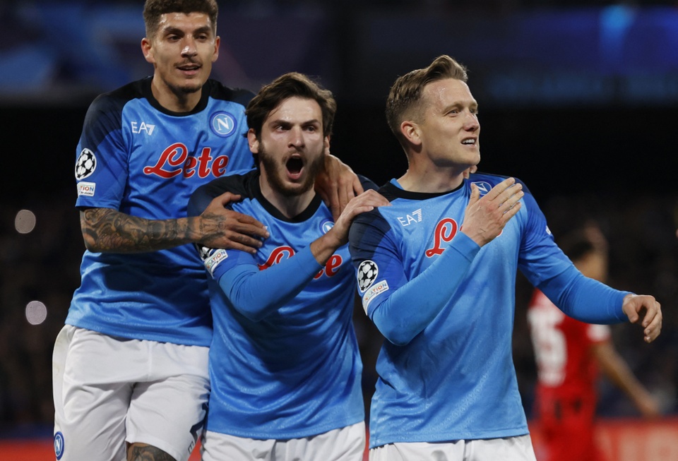 Napoli vào tứ kết Champions League lần đầu tiên trong lịch sử